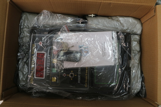 AT319V 0.180g/L Fuel Cell Breathalyzers Pub Bar Smart Coin Operated Breathalyzer