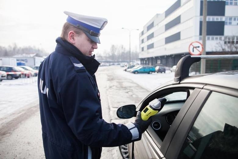 AT7000 Professional Police Breathalyzer Alcohol Tester For Quick Screening